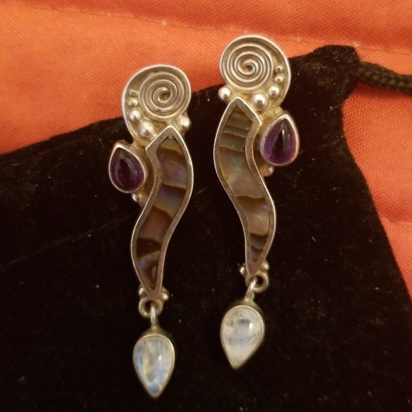 Beautiful post earings - Picture 1 of 3